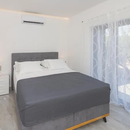 Kuca Za Odmor Laura Villa *