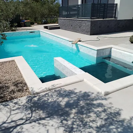 Kuca Za Odmor Laura *